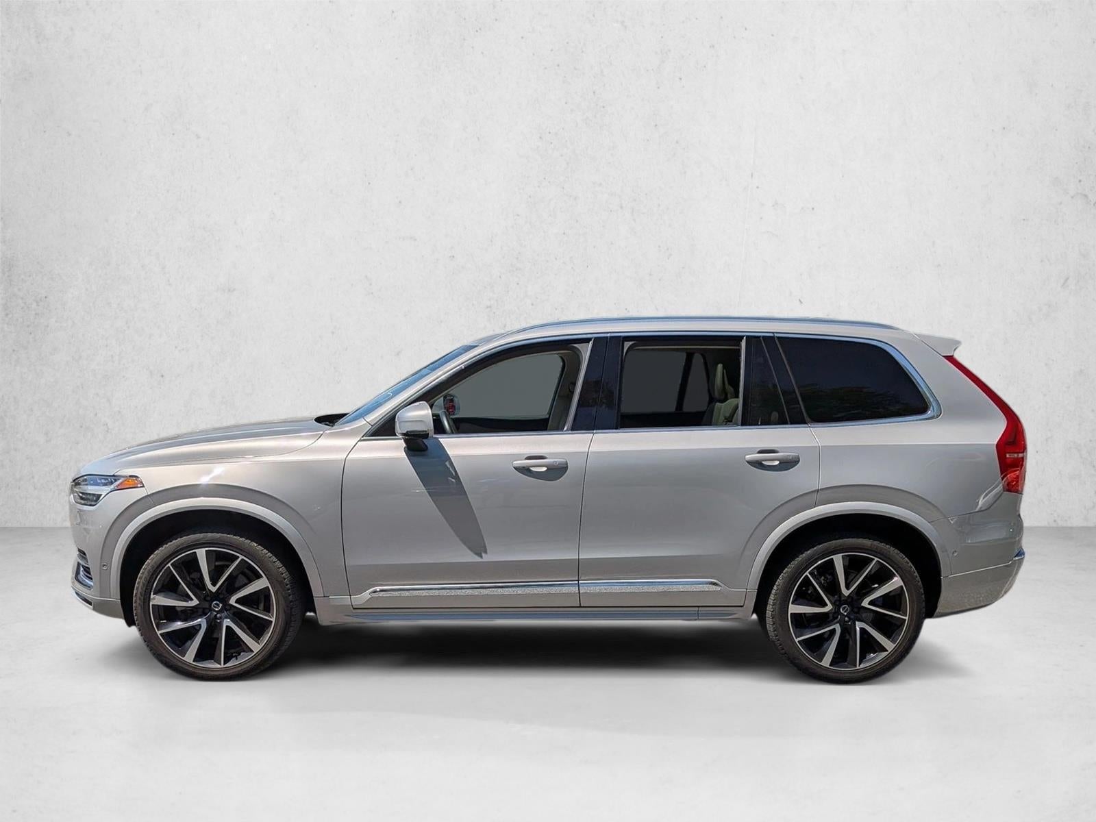 2023 Volvo XC90 B5 Plus