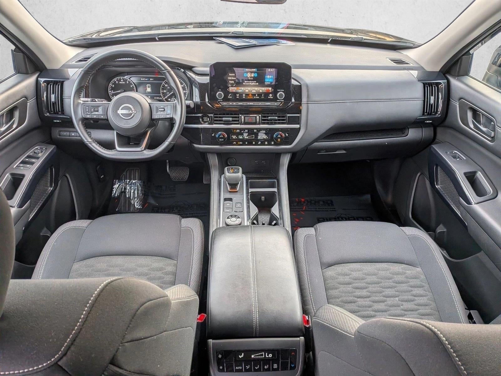 2025 Nissan Pathfinder SV