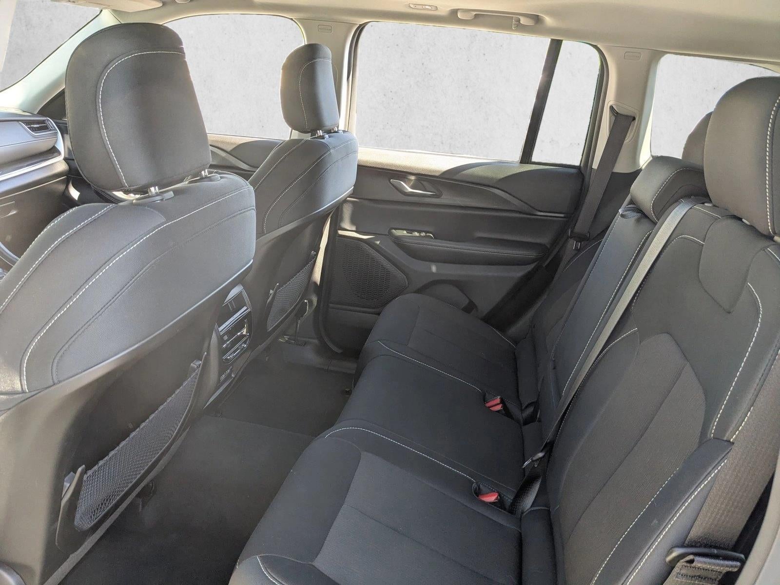 2023 Jeep Grand Cherokee Laredo 4x4