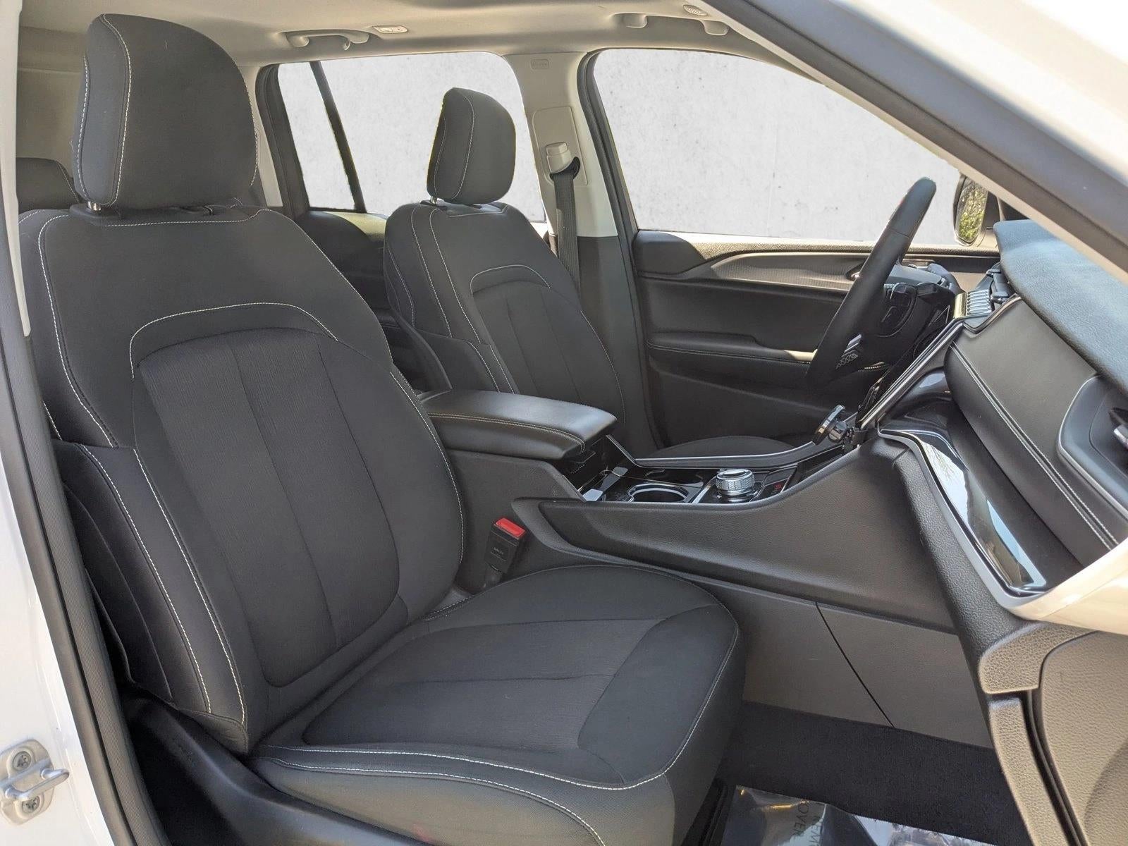 2023 Jeep Grand Cherokee Laredo 4x4