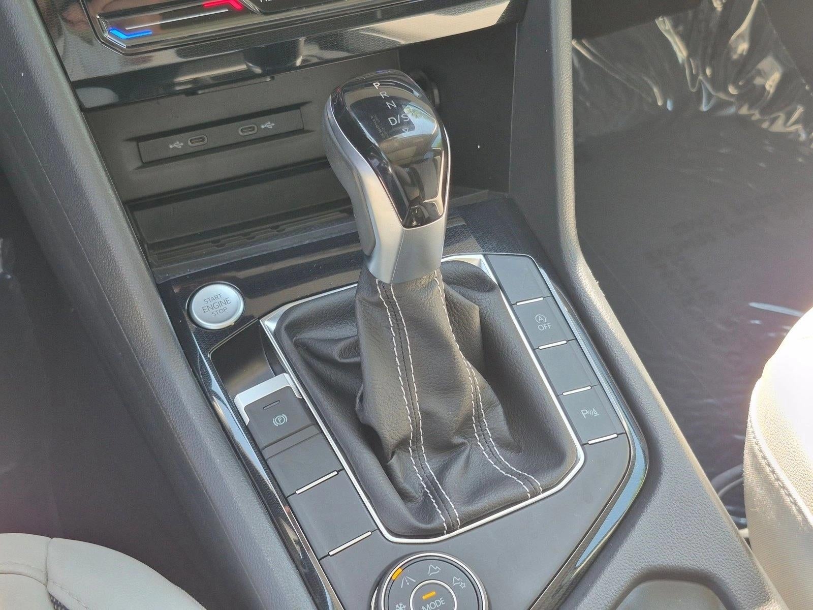 2025 Volkswagen Taos SE 4MOTION