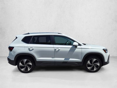 2025 Volkswagen Taos SE 4MOTION