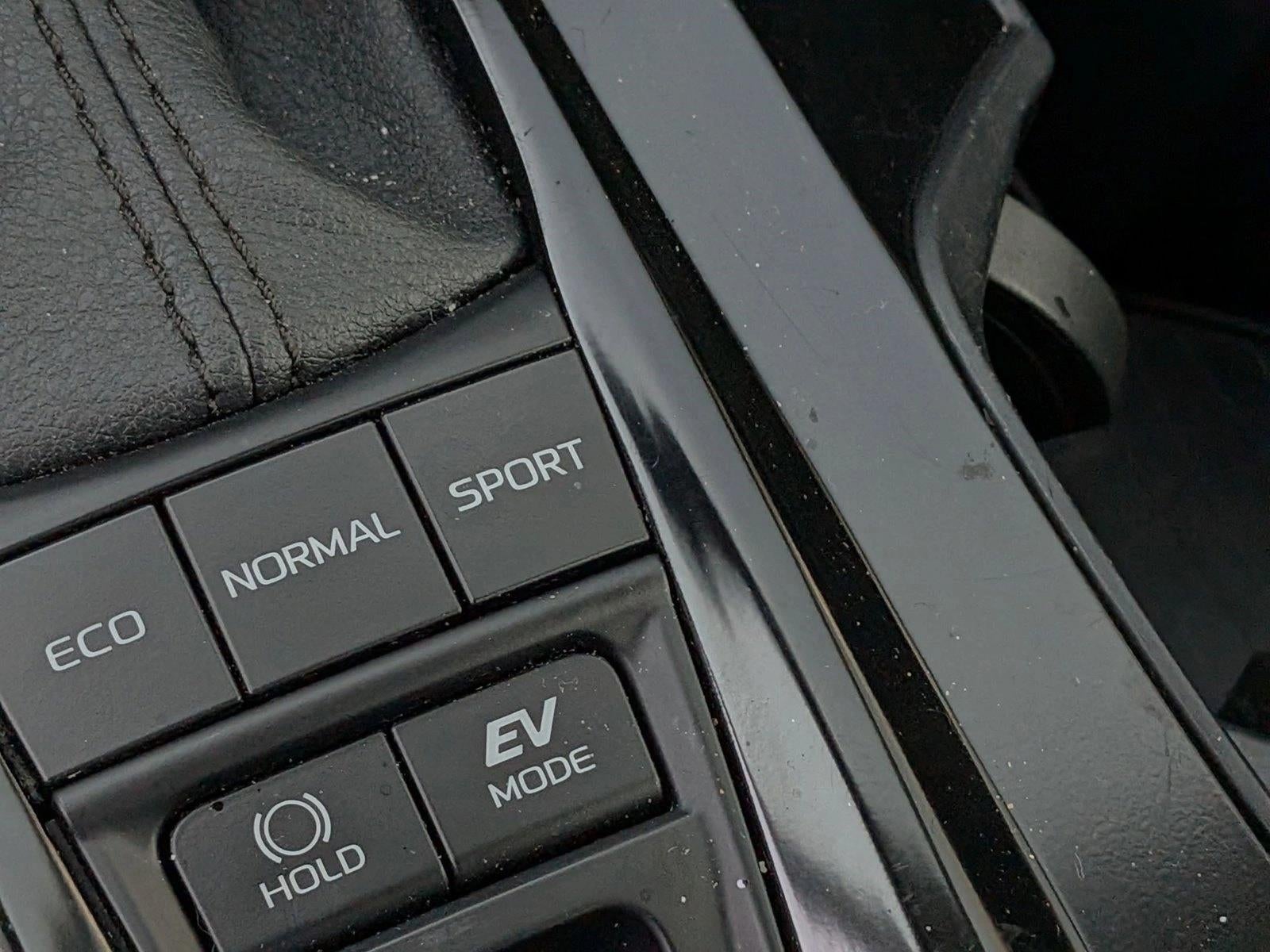 2025 Toyota Camry LE (Natl)