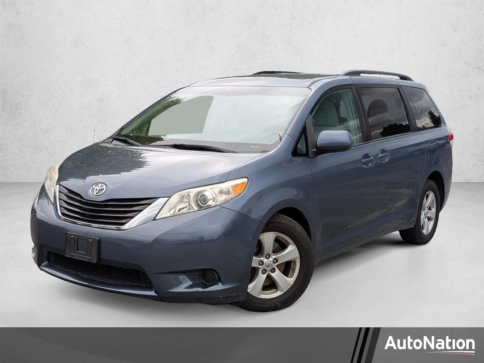 2014 Toyota Sienna 5dr 8-Pass Van V6 LE FWD (Natl)