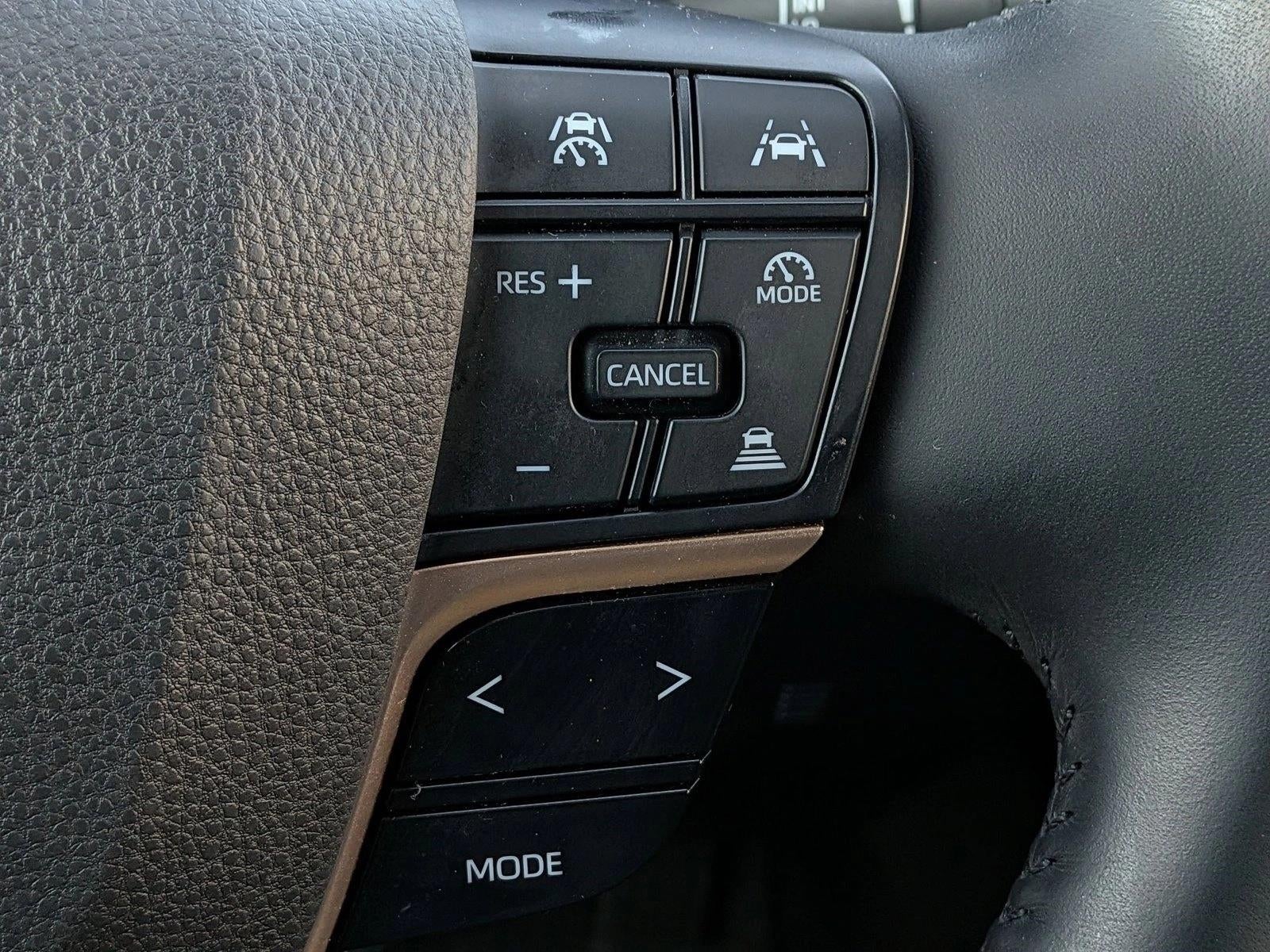 2023 Toyota Crown XLE AWD (Natl)