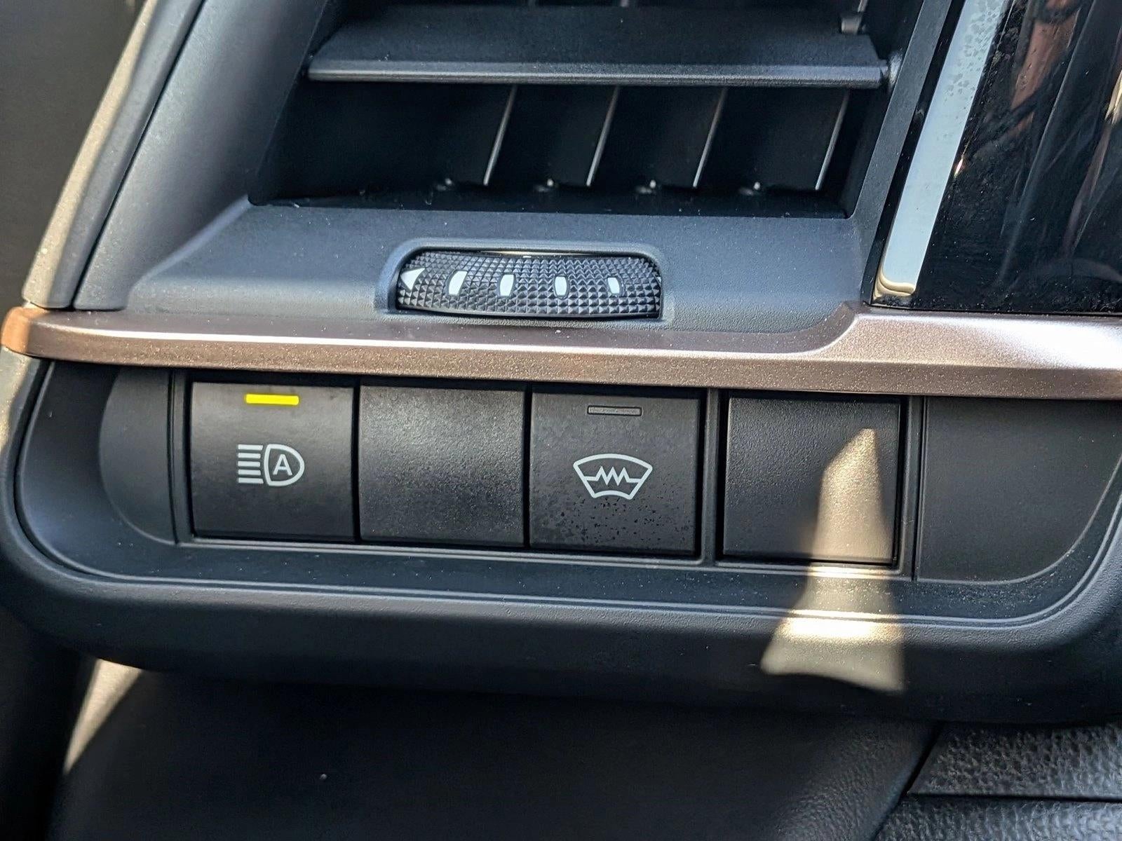 2023 Toyota Crown XLE AWD (Natl)