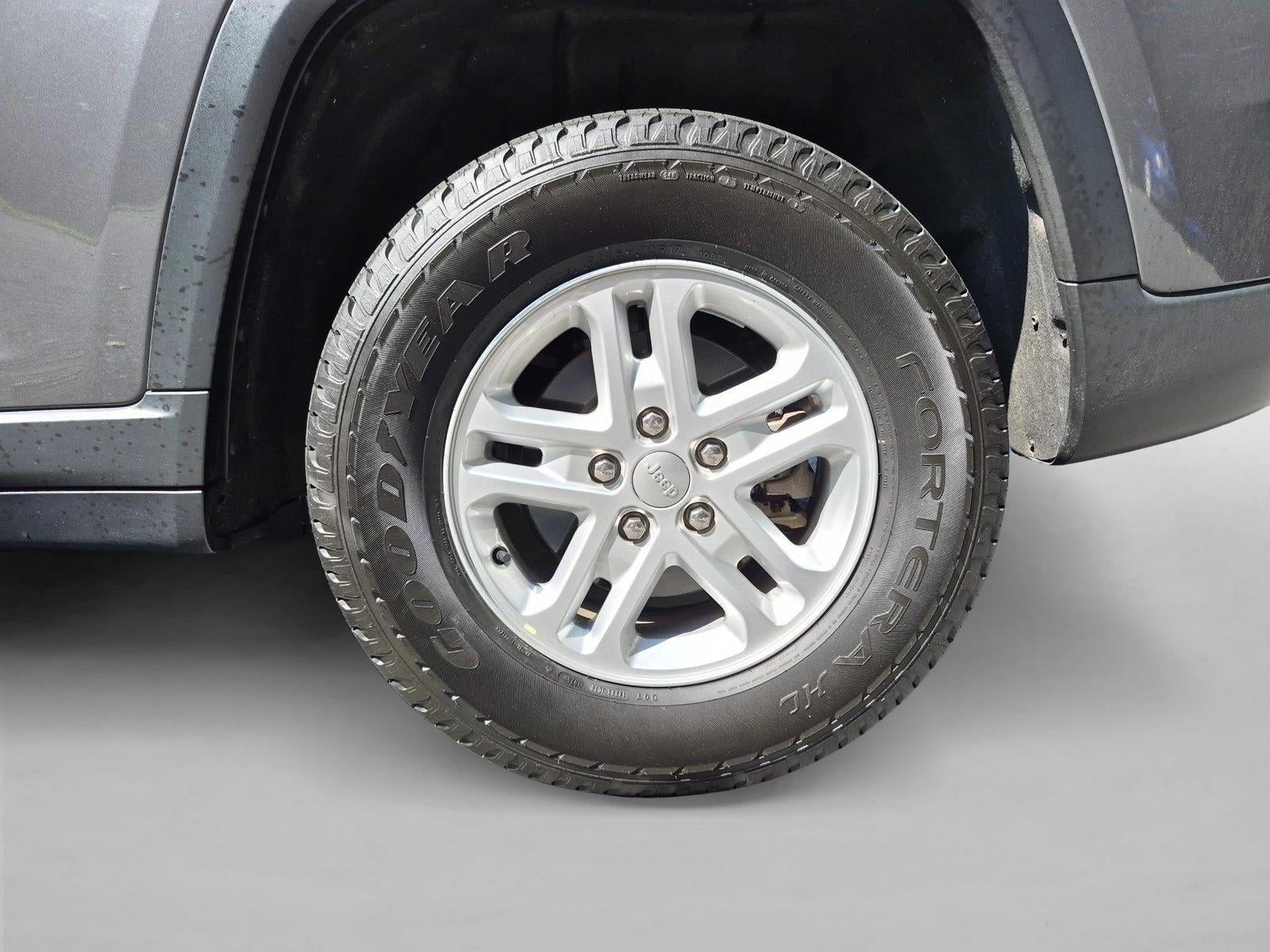 2023 Jeep Grand Cherokee Laredo 4x4