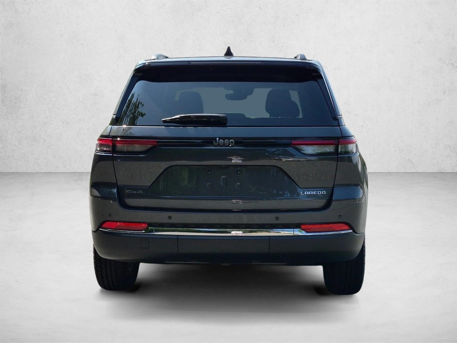2023 Jeep Grand Cherokee Laredo 4x4