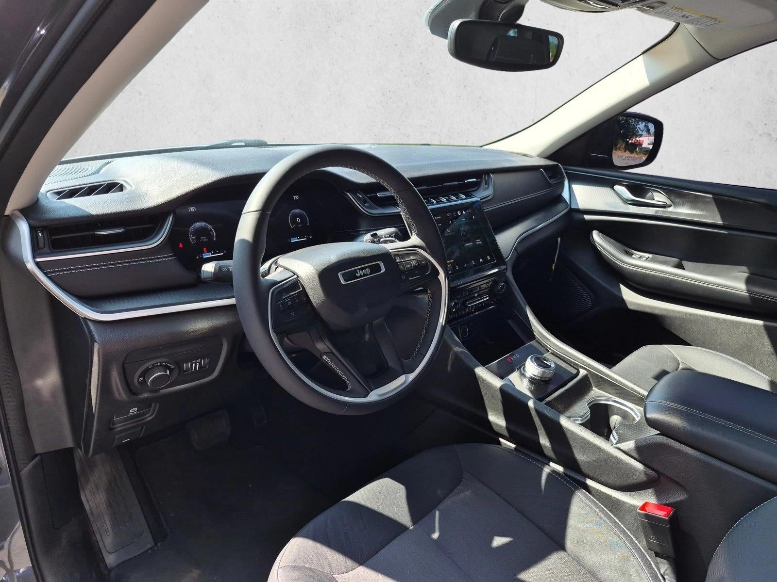 2023 Jeep Grand Cherokee Laredo 4x4