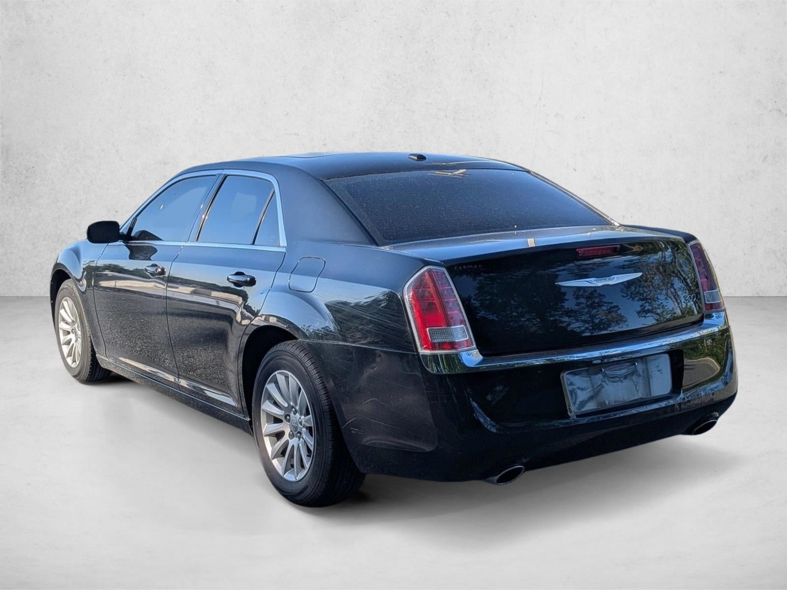2014 Chrysler 300 4dr Sdn RWD