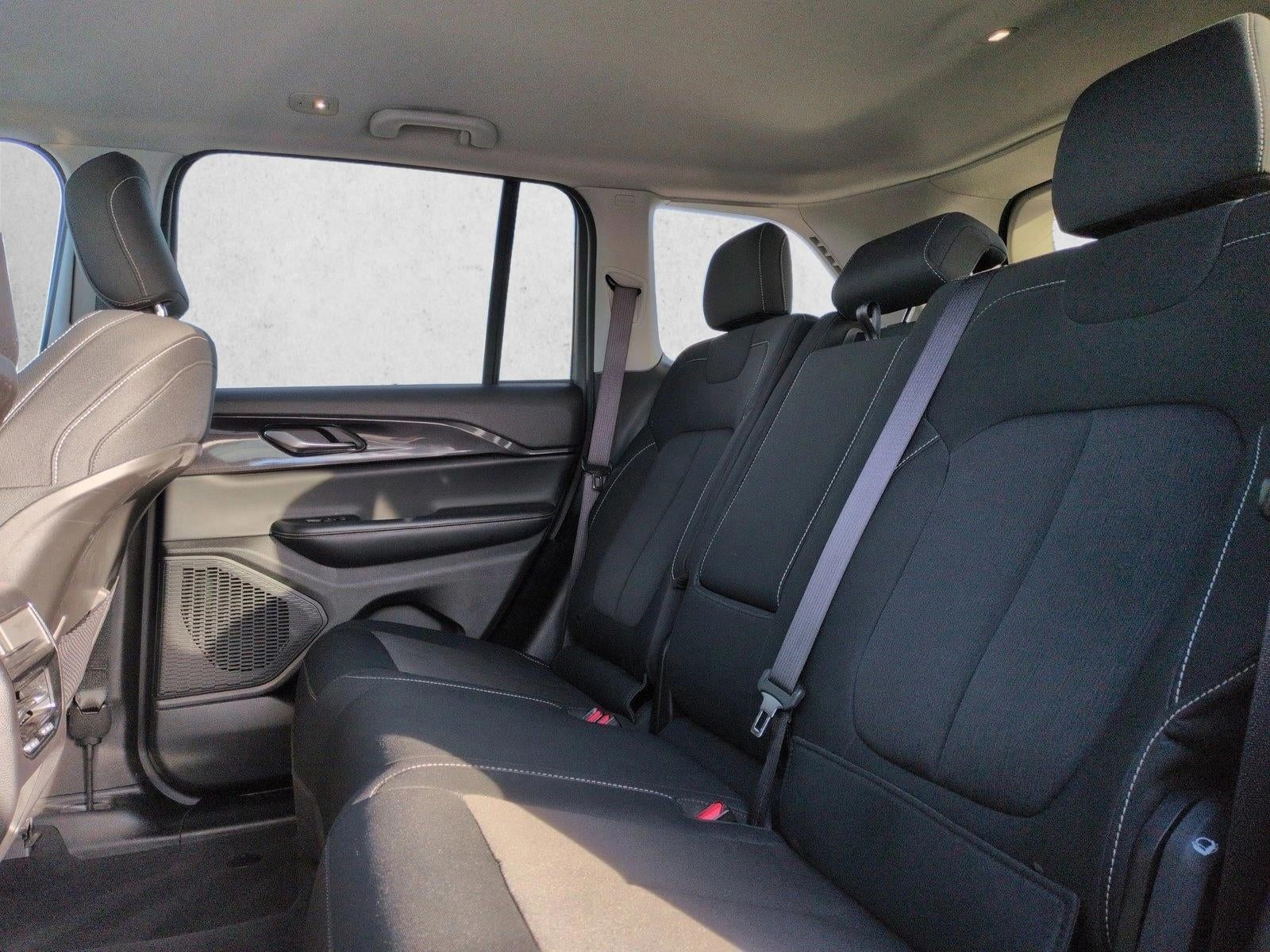 2023 Jeep Grand Cherokee Laredo 4x4