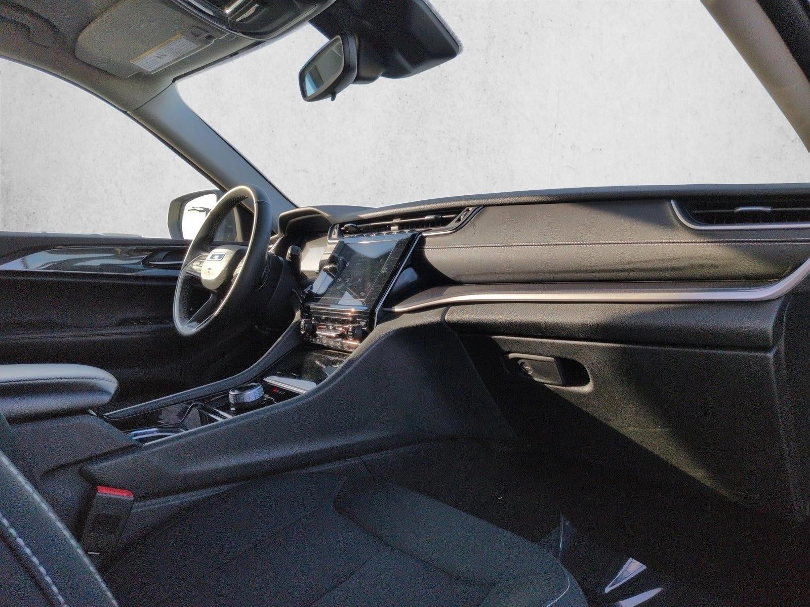 2023 Jeep Grand Cherokee Laredo 4x4