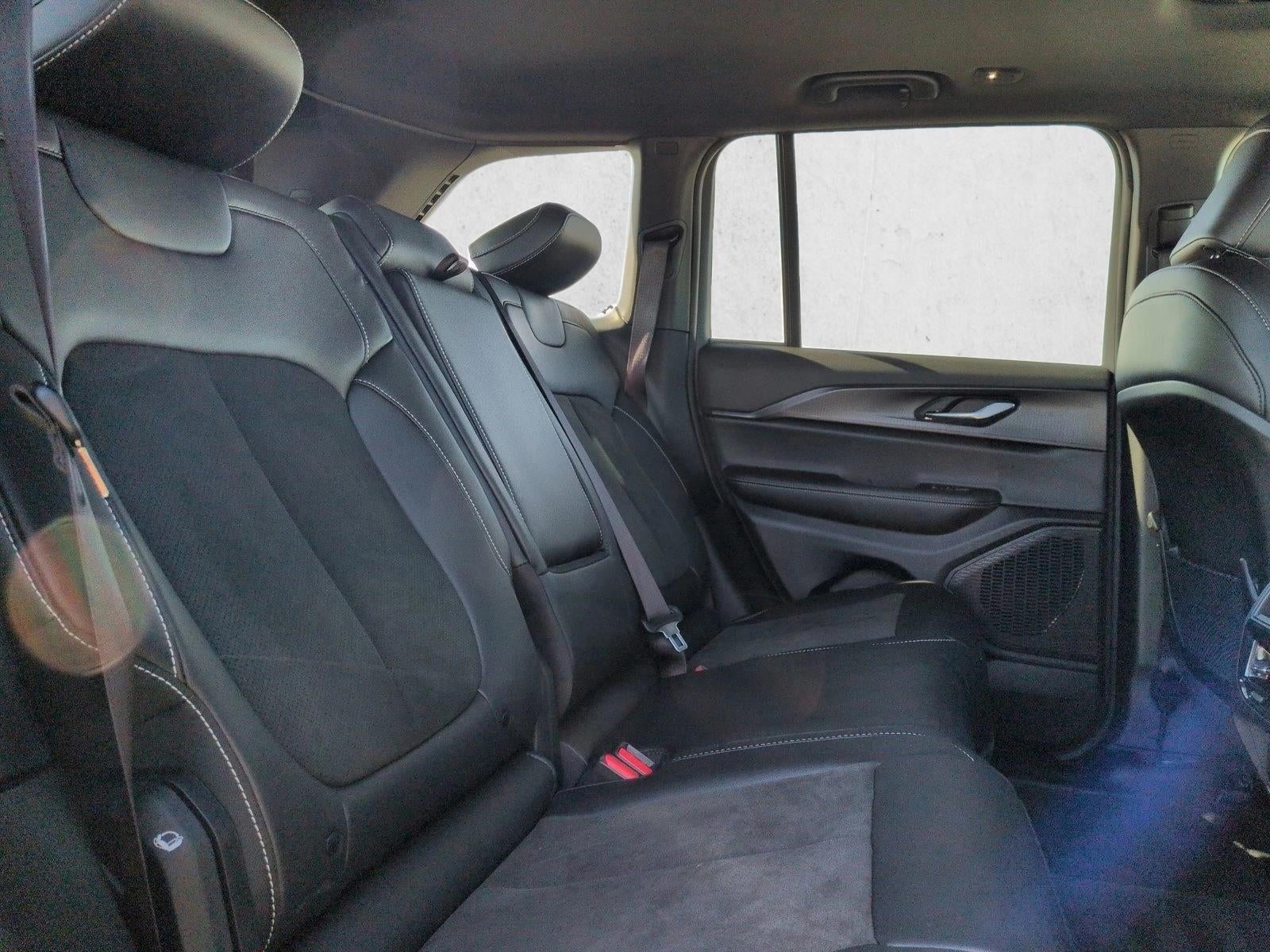 2025 Jeep Grand Cherokee Laredo 4x4