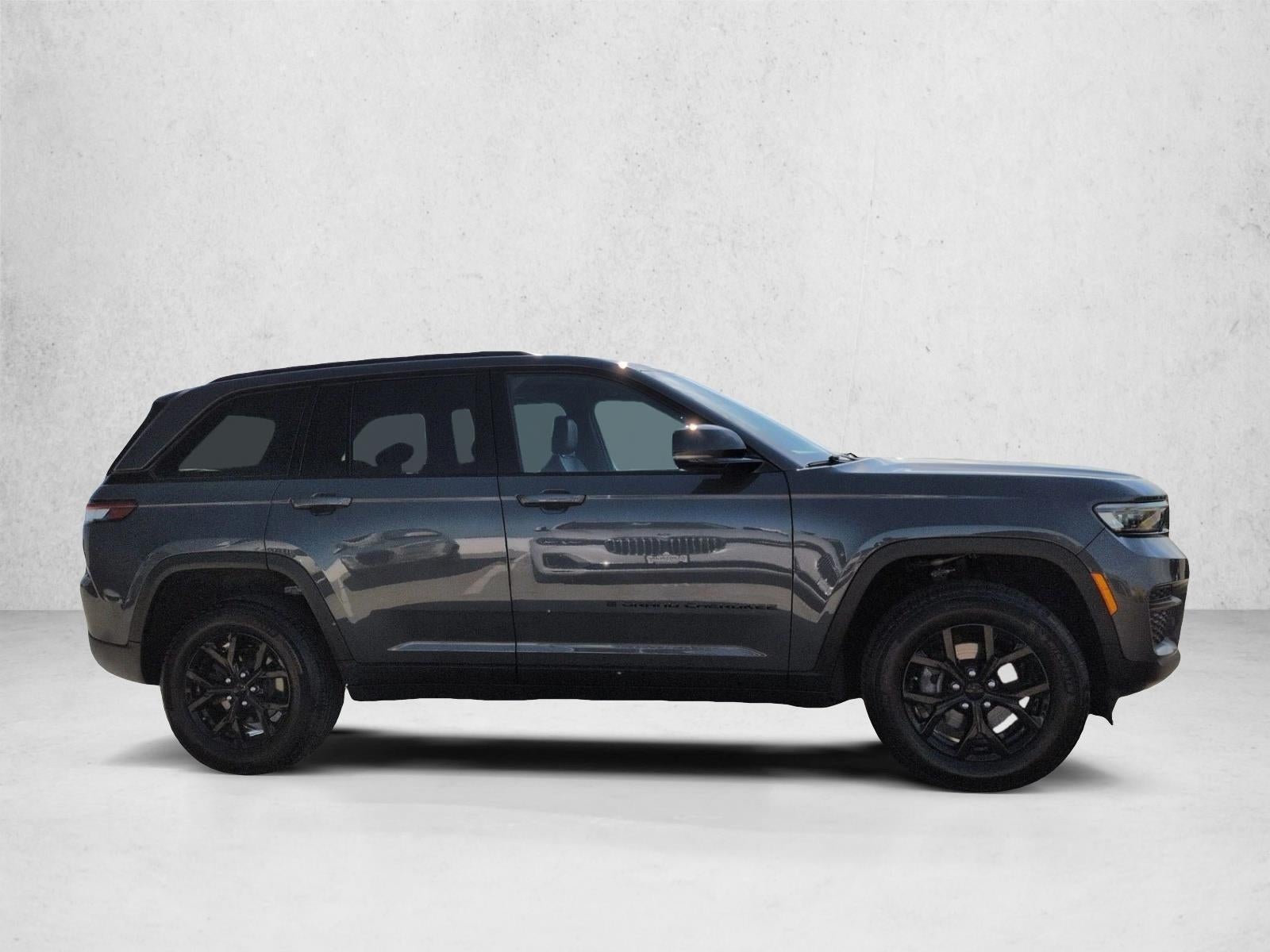 2025 Jeep Grand Cherokee Laredo 4x4