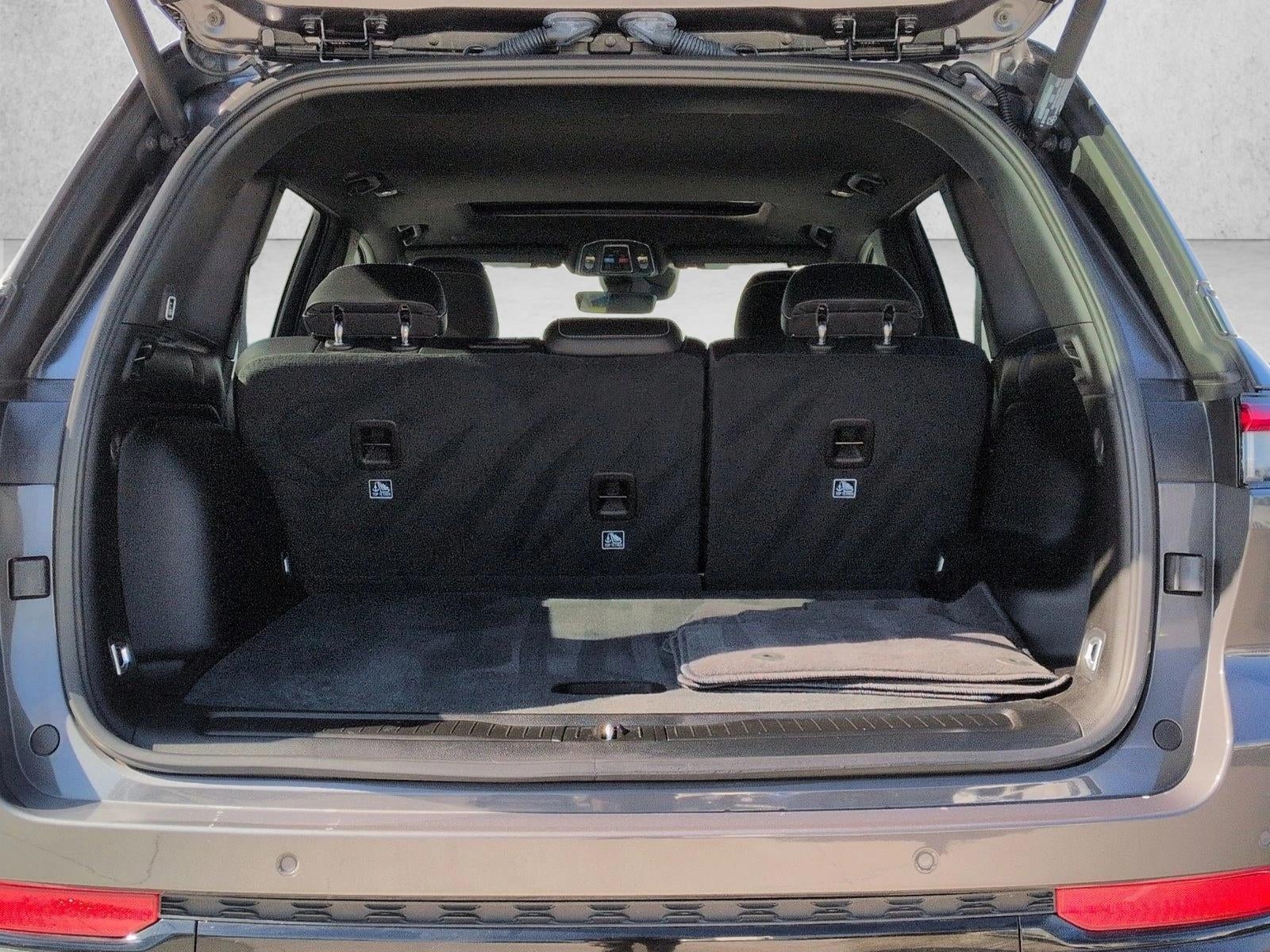 2025 Jeep Grand Cherokee Laredo 4x4