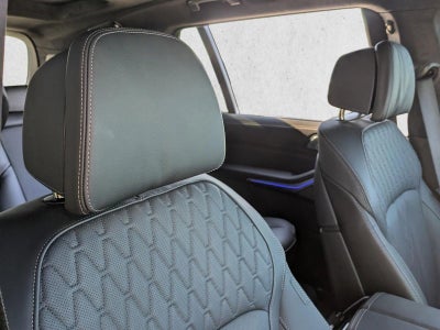 2026 BMW X7 M60i Sports Activity Vehicle