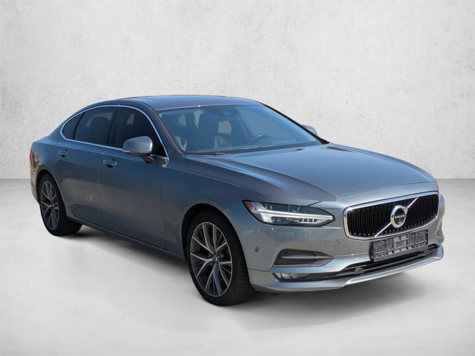 2018 Volvo S90 T6 AWD Momentum