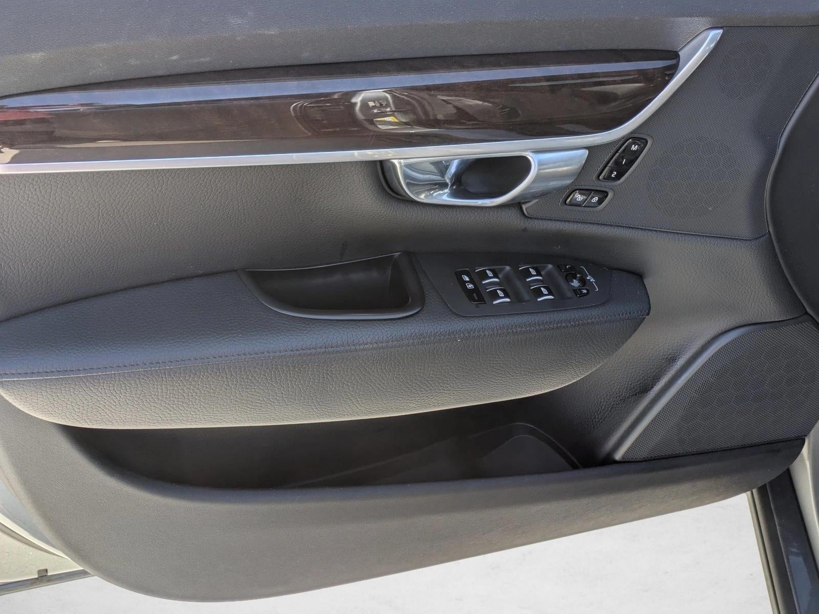 2018 Volvo S90 T6 AWD Momentum