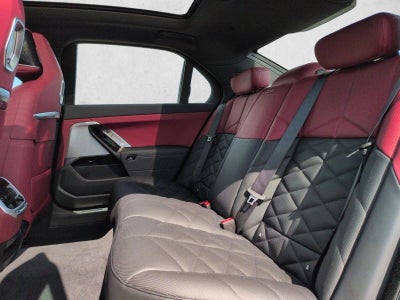 2025 BMW 740i xDrive Sedan