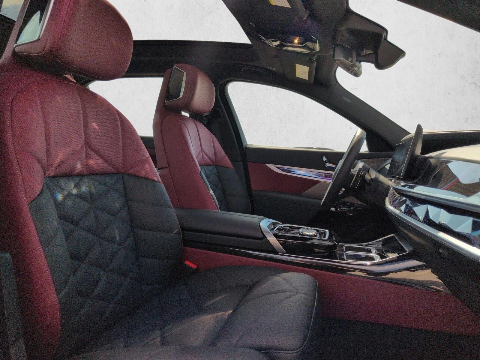 2025 BMW 740i xDrive Sedan