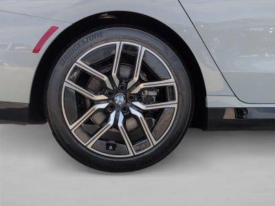 2025 BMW 740i xDrive Sedan