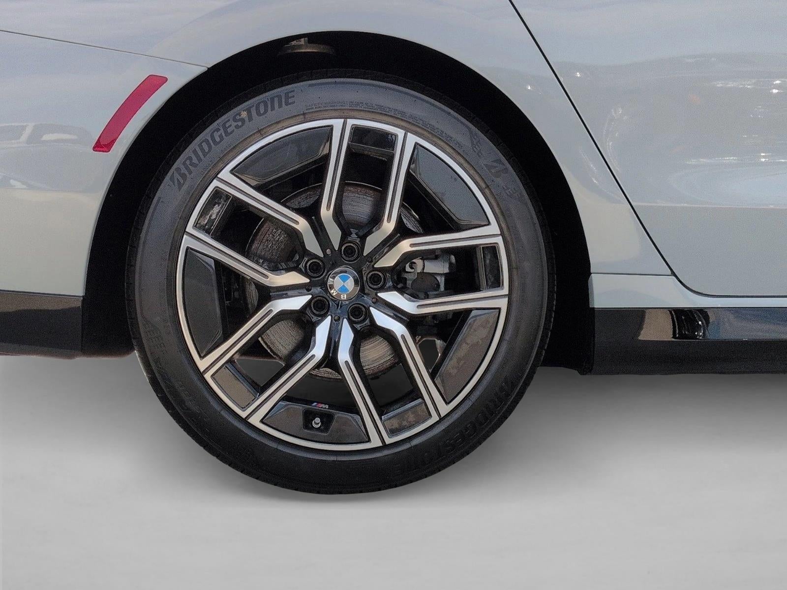 2025 BMW 740i xDrive Sedan