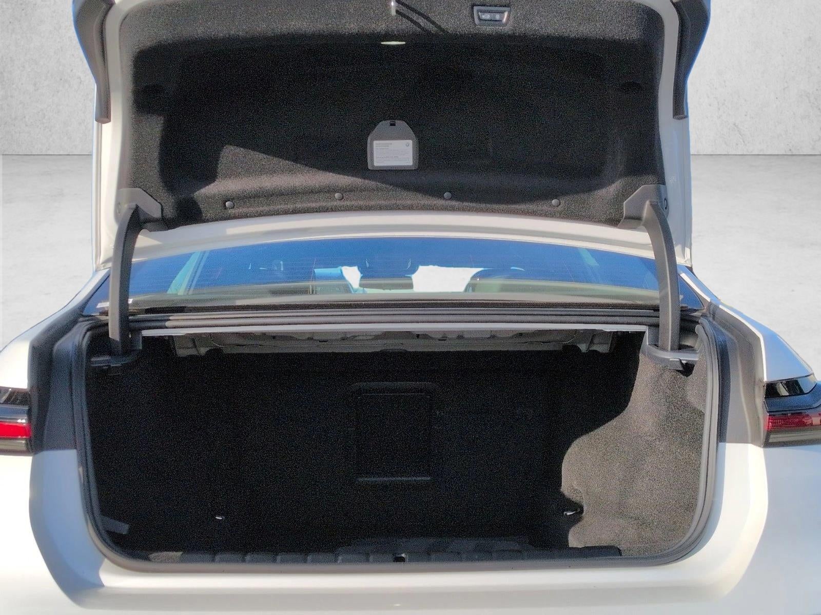 2025 BMW 740i xDrive Sedan