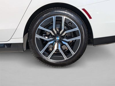 2025 BMW 740i xDrive Sedan
