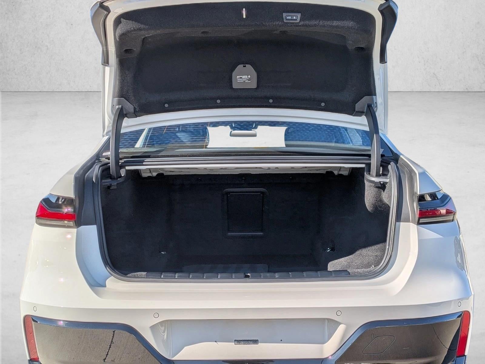 2025 BMW 740i xDrive Sedan