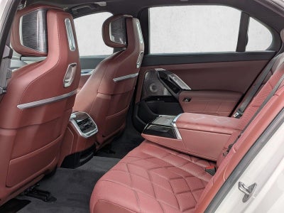 2026 BMW 750e xDrive Plug-In Hybrid