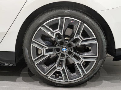2025 BMW 530i xDrive Sedan