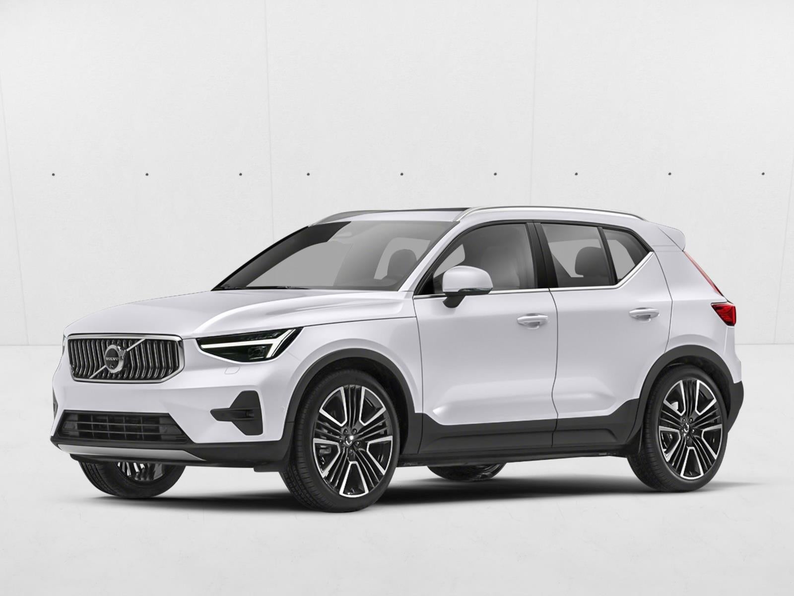 2023 Volvo XC40 B4 FWD Plus Bright Theme
