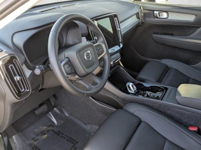 2025 Volvo XC40 B5 AWD Plus Dark Theme