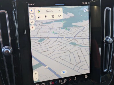 2025 Volvo XC40 B5 AWD Plus Dark Theme