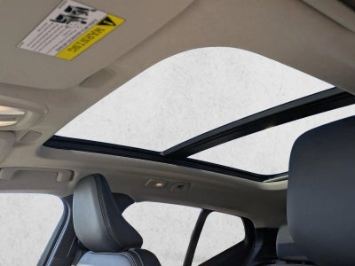 2025 Volvo XC40 B5 AWD Plus Dark Theme