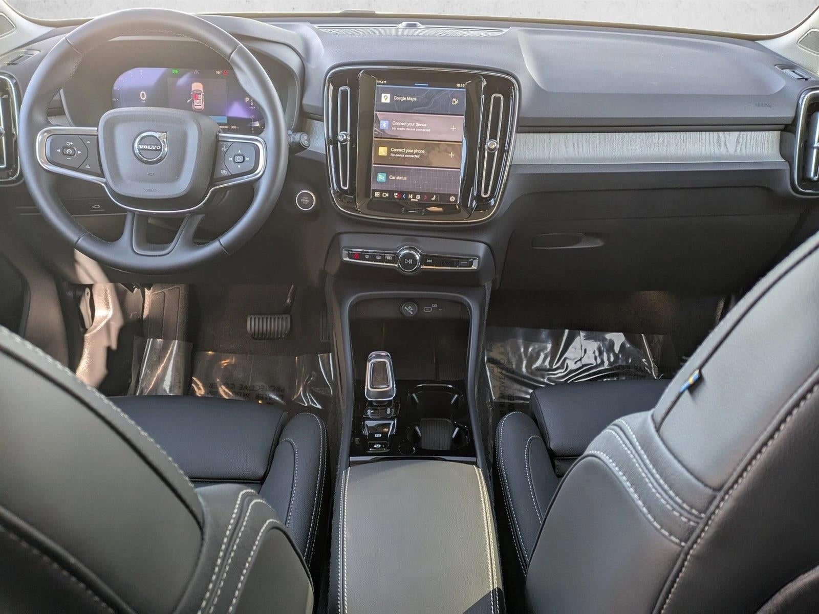 2025 Volvo XC40 B5 AWD Plus Dark Theme