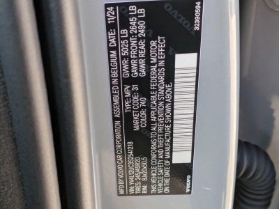 2025 Volvo XC40 B5 AWD Plus Dark Theme