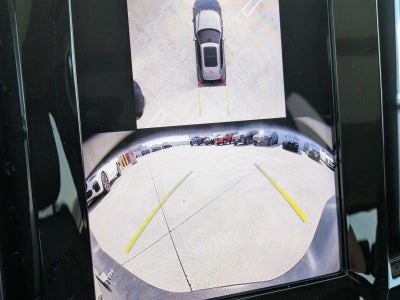 2024 Volvo XC40 B5 AWD Plus Dark Theme