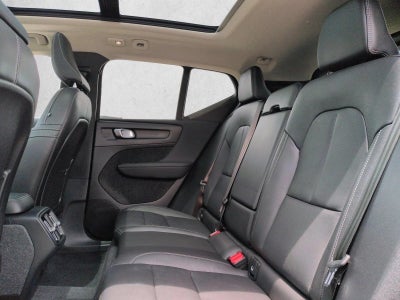2024 Volvo XC40 B5 AWD Plus Dark Theme