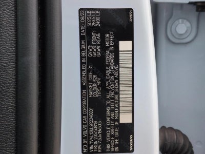 2024 Volvo XC40 B5 AWD Plus Dark Theme