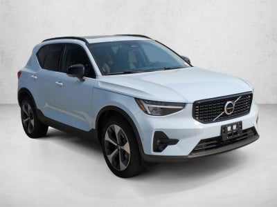 2024 Volvo XC40 B5 AWD Plus Dark Theme