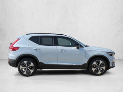 2024 Volvo XC40 B5 AWD Plus Dark Theme