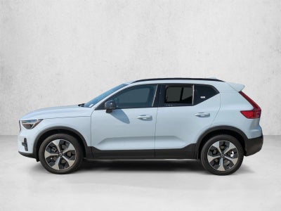 2024 Volvo XC40 B5 AWD Plus Dark Theme