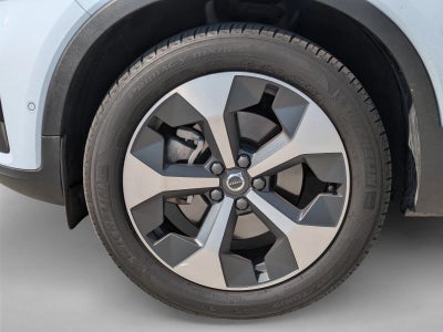 2024 Volvo XC40 B5 AWD Plus Dark Theme