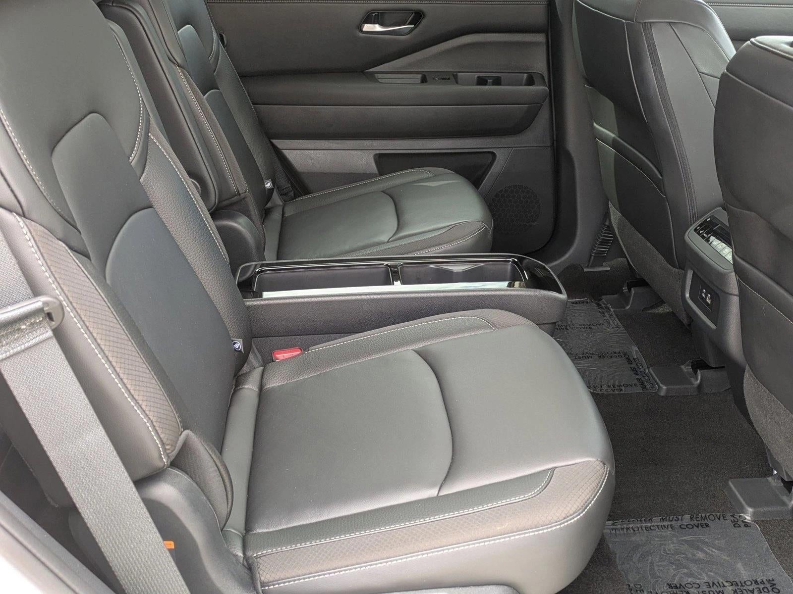 2025 Nissan Pathfinder SL 4WD