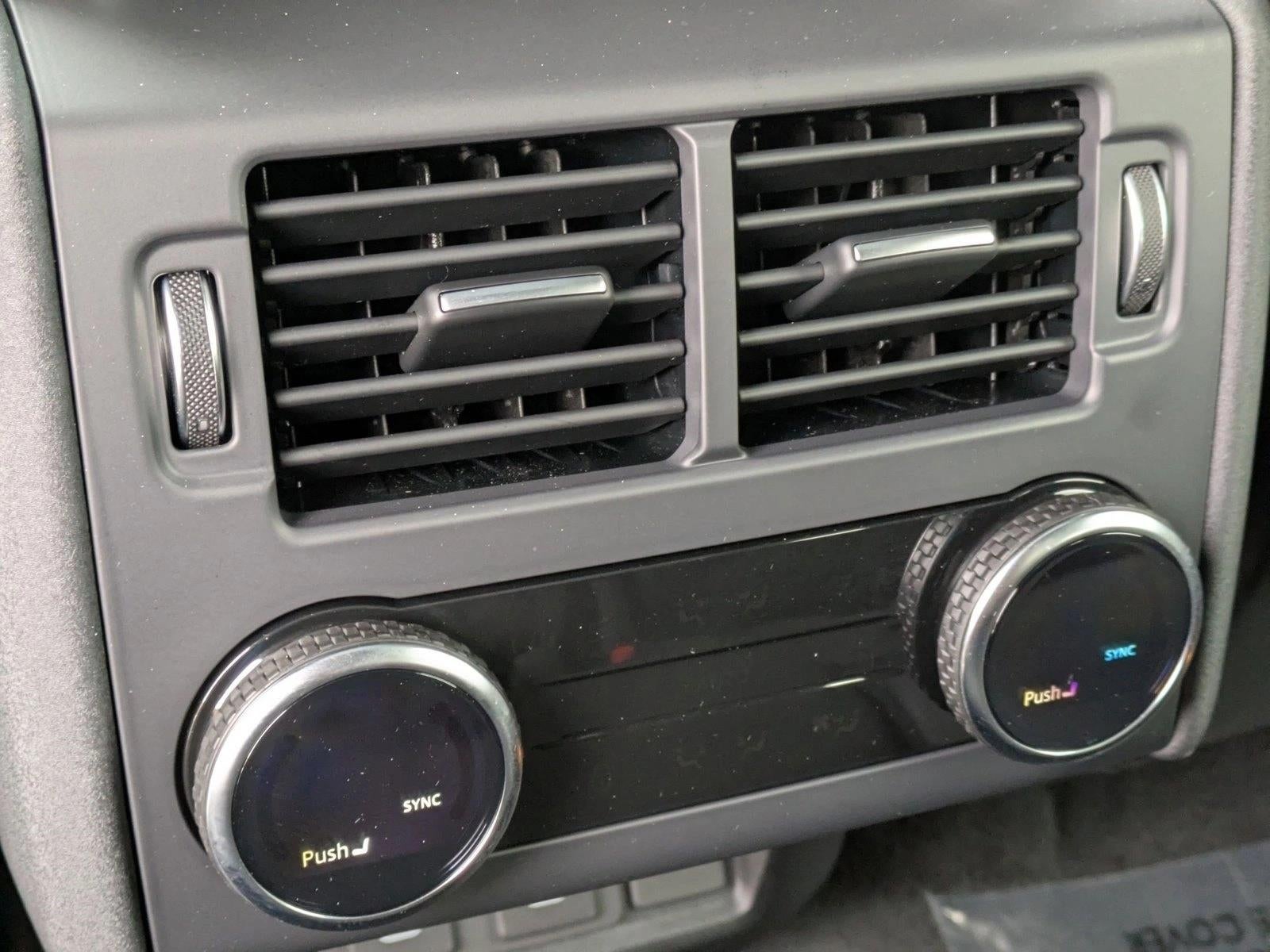 2024 Land Rover Discovery P300 Dynamic SE