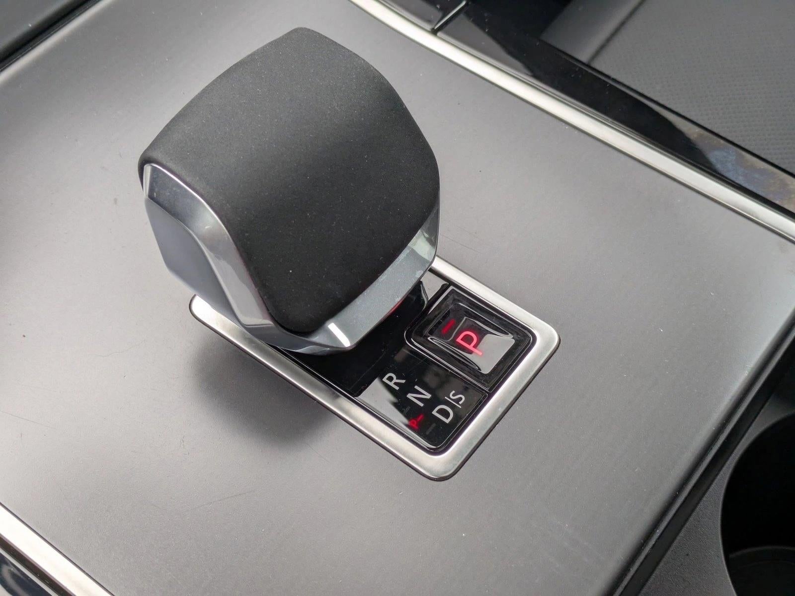 2025 Land Rover Range Rover Velar P250 Dynamic SE