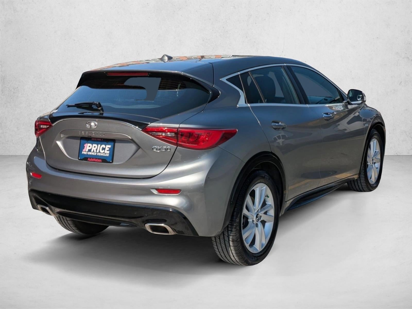 2017 INFINITI QX30 Luxury FWD