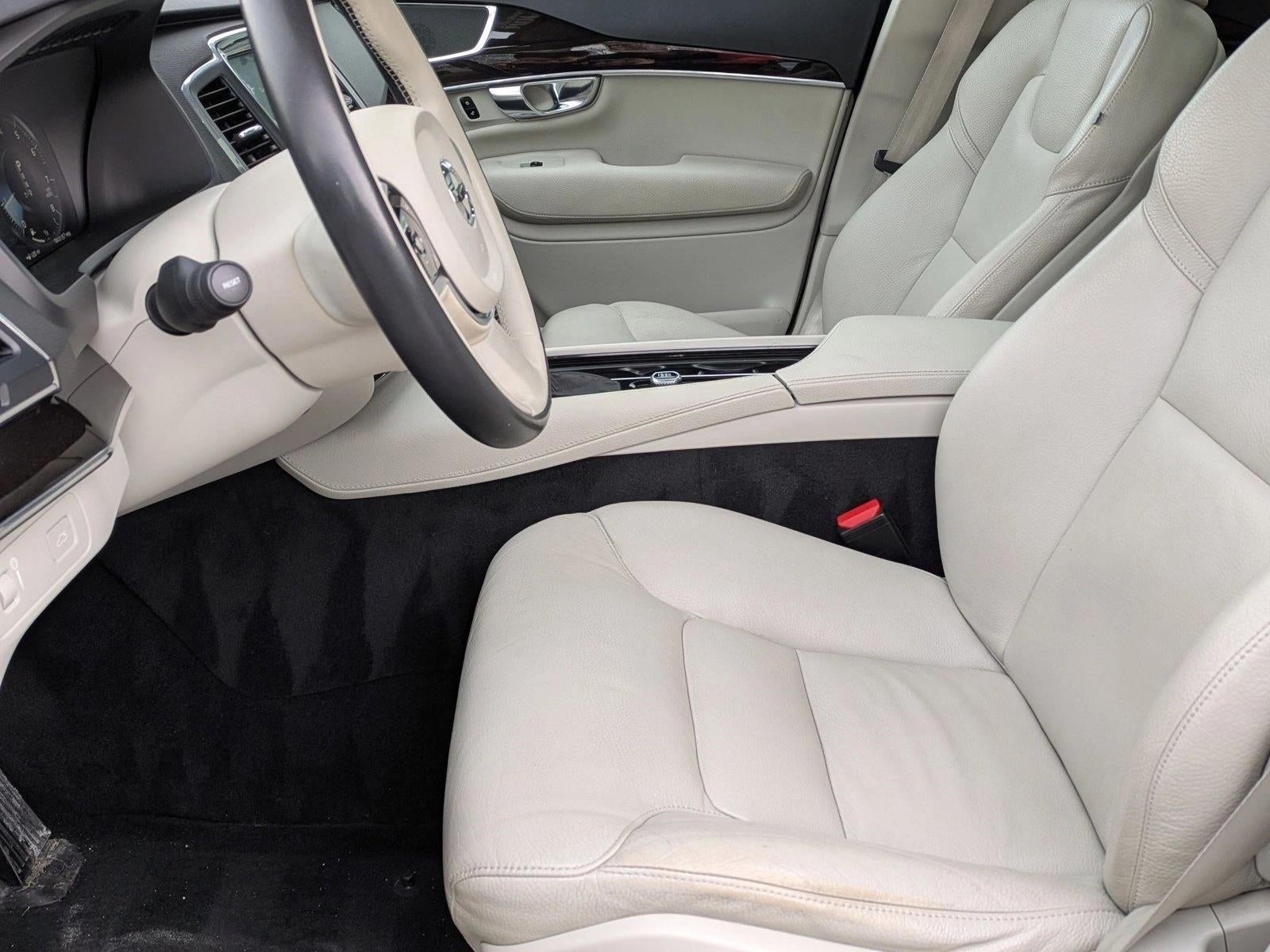 2019 Volvo XC90 T6 AWD Momentum