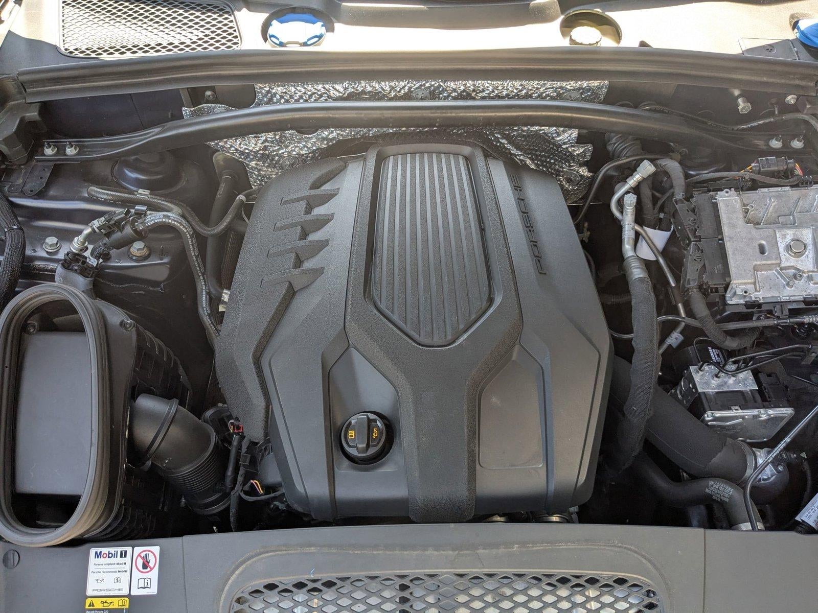 2023 Porsche Macan AWD